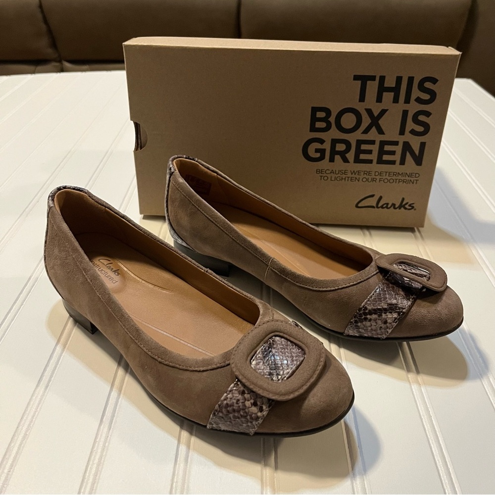 Clarks Un Blush Cove Flats Pebble Suede Taupe Comfort Shoes Sz 8.5 NIB